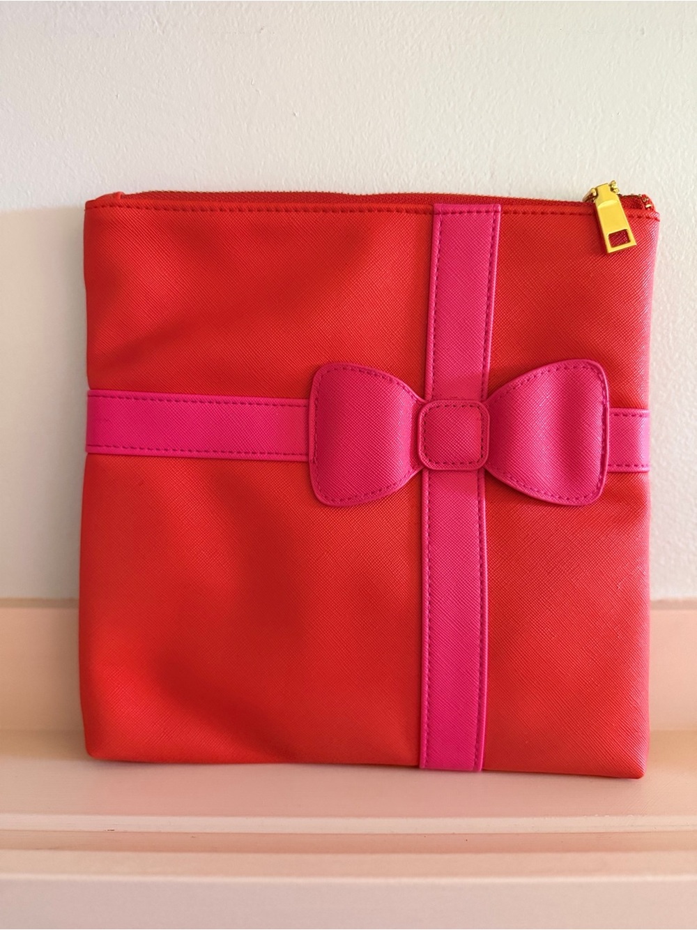 Holiday clutch